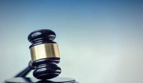 Découvrez si vous pouvez légalement cumuler deux mutuelles santé en France. Ce que la loi permet et les règles à connaître pour optimiser votre couverture sans erreurs.